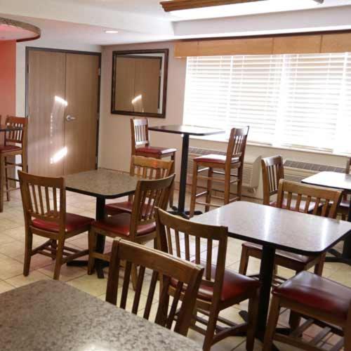 Boarders Inn And Suites By Cobblestone Hotels - Fayette エクステリア 写真