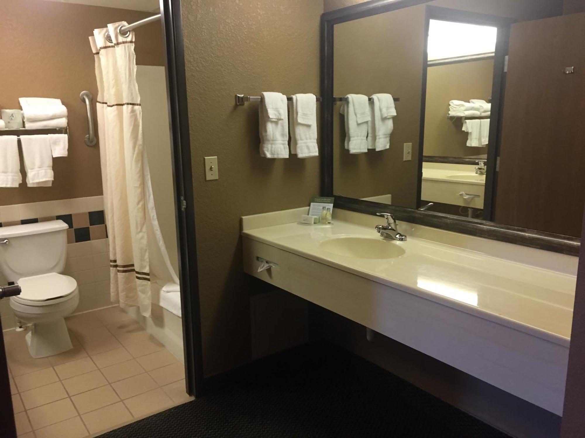 Boarders Inn And Suites By Cobblestone Hotels - Fayette エクステリア 写真